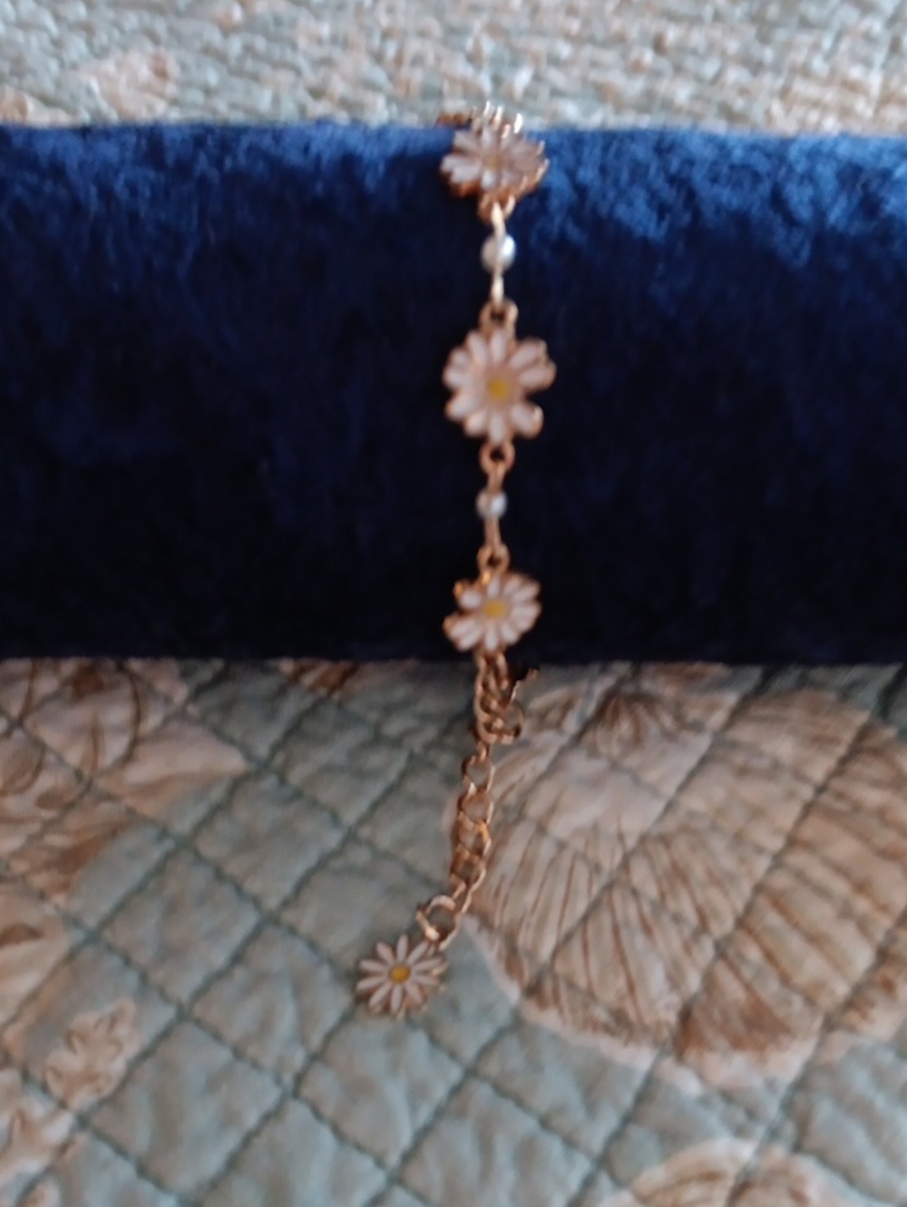 Dainty White Daisy Link Bracelet - Gold Tone